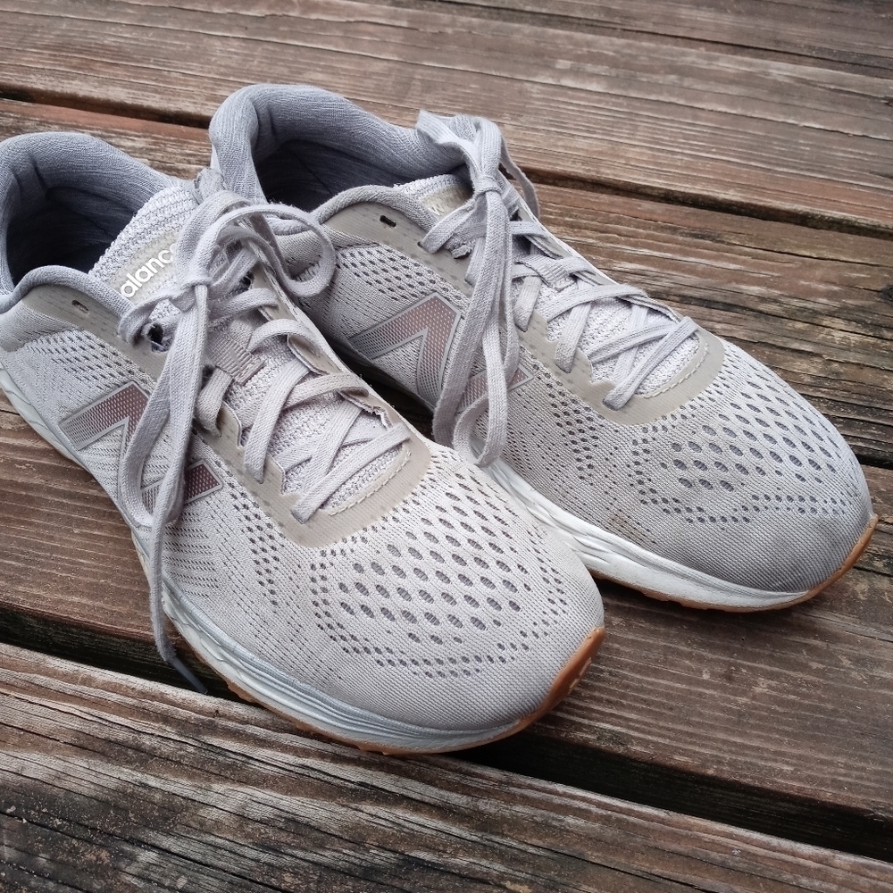 New Balance Fresh Foam warislow1 gray women's sz 10. Wear spot on sock protecto